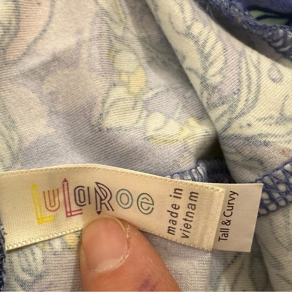 LuLaRoe Tall & Curvy Leggings - Picture 2 of 8